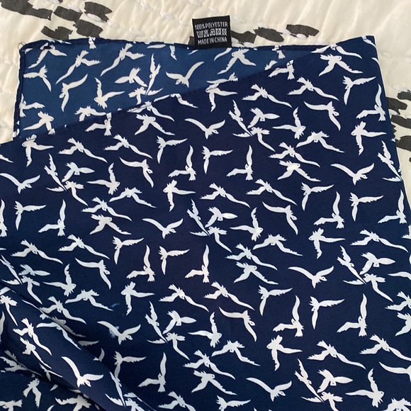 PRETTY PERSUASIONS, Scarf - Picture 9 of 10